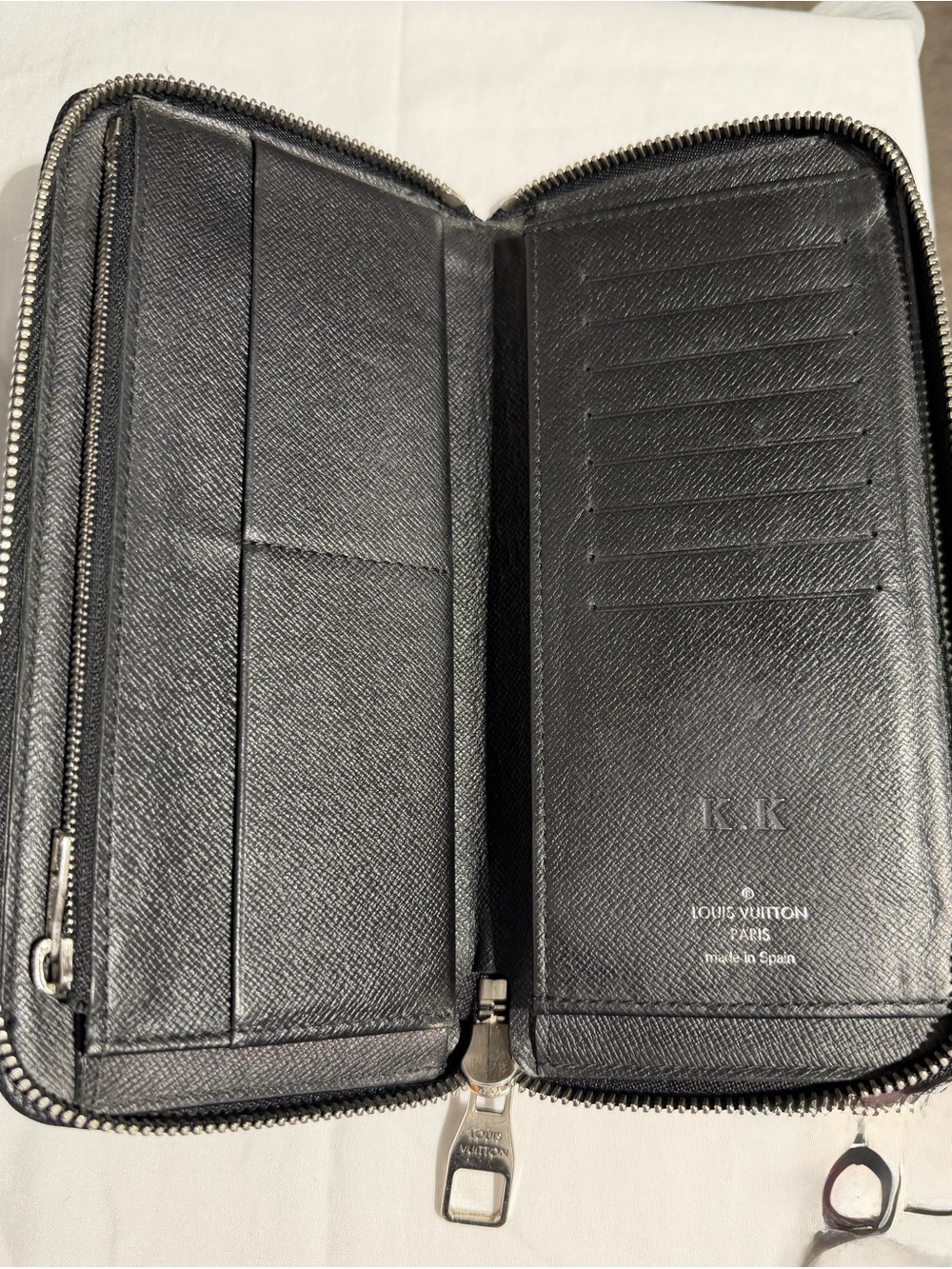Louis Vuitton authentic Damier Graphite Zippy wallet. - Picture 3 of 5